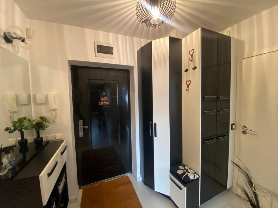 Lovely 1-Bedroom Apartament With Free Parking صوفيا المظهر الخارجي الصورة