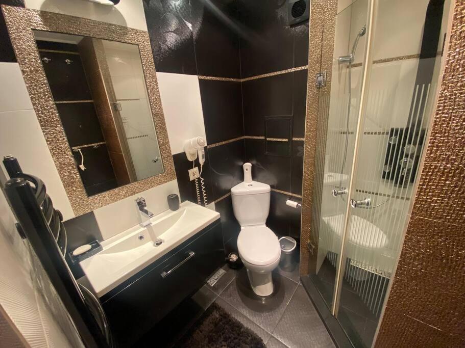 Lovely 1-Bedroom Apartament With Free Parking صوفيا المظهر الخارجي الصورة