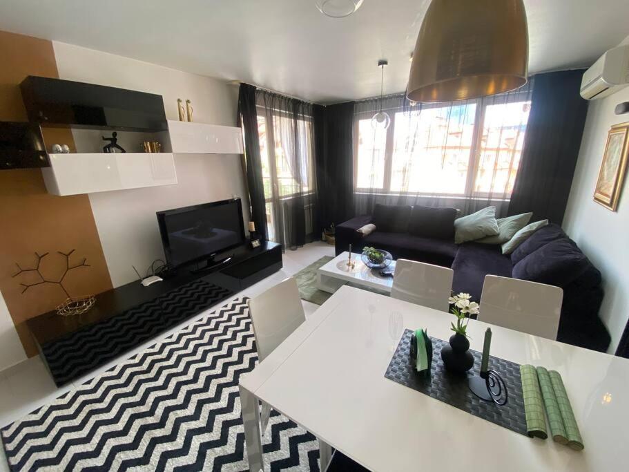 Lovely 1-Bedroom Apartament With Free Parking صوفيا المظهر الخارجي الصورة