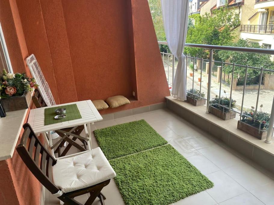 Lovely 1-Bedroom Apartament With Free Parking صوفيا المظهر الخارجي الصورة
