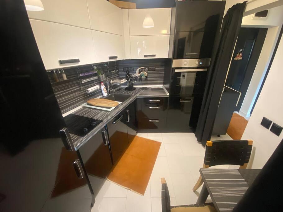Lovely 1-Bedroom Apartament With Free Parking صوفيا المظهر الخارجي الصورة