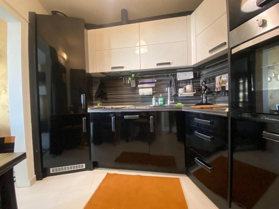Lovely 1-Bedroom Apartament With Free Parking صوفيا المظهر الخارجي الصورة